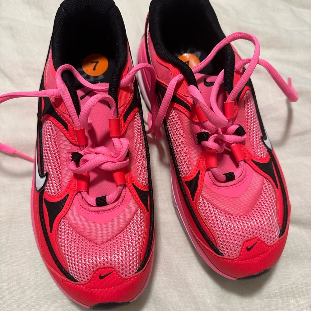 Nike NEW Pink and Black Sneakers